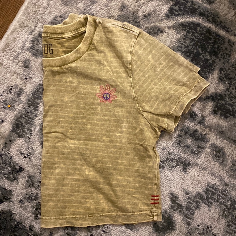 Like new BDG cropped tee
